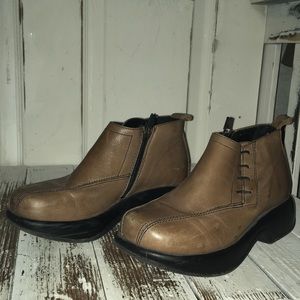 Dansko hightop leather shoes size 36